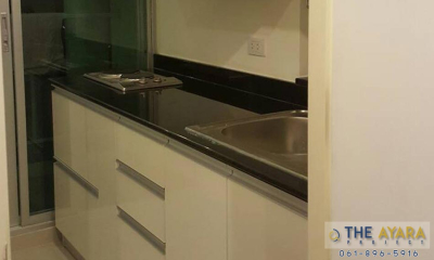 ชุดครัว Built-in Acrylic สีขาวมุก