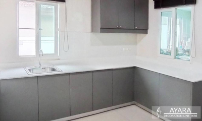 ชุดครัว Built-in โครงซีเมนต์บอร์ด หน้าบาน Laminate สีเทา