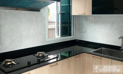 ชุดครัว Built-in โครงซีเมนต์บอร์ด หน้าบาน Laminate สี Blond Afromosia