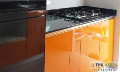 ชุดครัว Built-in ตู้ล่าง Acrylic สีส้ม