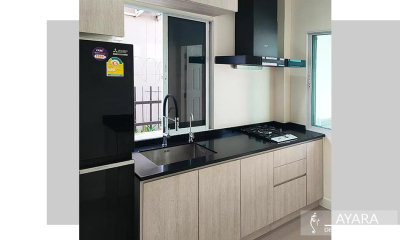 ชุดครัว Built-in โครงซีเมนต์บอร์ด หน้าบาน Laminate สี Alabaster Oak