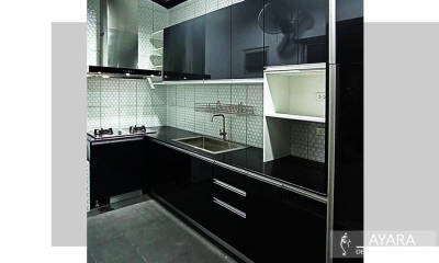 ชุดครัว Built-in โครงซีเมนต์บอร์ด หน้าบาน Hi Gloss สีเทาเงา