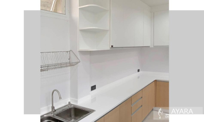 ชุดครัว Built-in โครงซีเมนต์บอร์ด หน้าบาน Melamine สี ES 5001-17 + สีขาวด้าน Muji Style