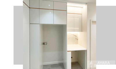 ชุดครัว Built-in โครงซีเมนต์บอร์ด หน้าบาน Laminate สีขาวเงา