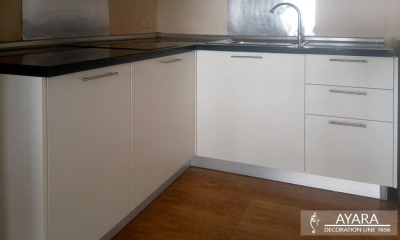 ชุดครัว Built-in โครงซีเมนต์บอร์ด หน้าบาน Melamine สีขาวด้าน