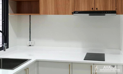 ชุดครัว Built-in โครงซีเมนต์บอร์ด หน้าบาน Melamine สีขาวด้าน + Lyon