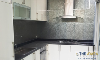 ชุดครัว Built-in Acrylic สีขาวมุก