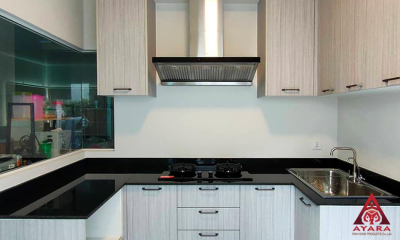 ชุดครัว Built-in โครงซีเมนต์บอร์ด หน้าบาน Melamine สี Grey Teak
