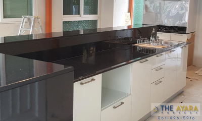 ชุดครัว Built-in Acrylic สีขาวมุก