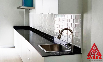 ชุดครัว Built-in โครงซีเมนต์บอร์ด หน้าบาน Melamine สีขาวด้าน