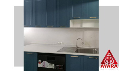 ชุดครัว Built-in โครงซีเมนต์บอร์ด หน้าบาน PVC สีฟ้าเข้ม เซาะร่อง
