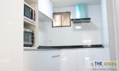 ชุดครัว Built-in Acrylic สีขาวมุก
