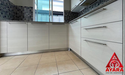 ชุดครัว Built-in โครงซีเมนต์บอร์ด หน้าบาน Melamine สี White Pine