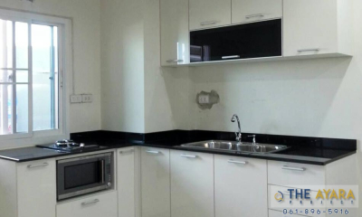 ชุดครัว Built-in Acrylic สีขาวมุก