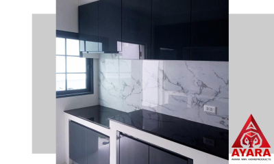 ชุดครัว Built-in โครงซีเมนต์บอร์ด หน้าบาน Hi Gloss สีเทาเงา