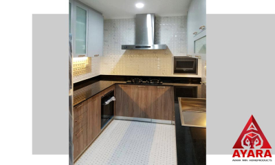 ชุดครัว Built-in โครงซีเมนต์บอร์ด หน้าบาน Laminate สี Kitami Ruster + Melamine สีเทา