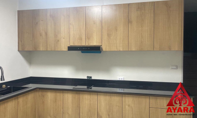 ชุดครัว Built-in โครงซีเมนต์บอร์ด หน้าบาน Melamine สี Latte Walnut