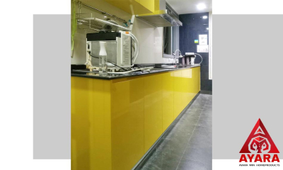 ชุดครัว Built-in โครงซีเมนต์บอร์ด หน้าบาน Hi Gloss สีเหลืองเงา