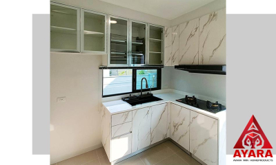 ชุดครัว Built-in โครงซีเมนต์บอร์ด หน้าบาน Melamine สี White Marble