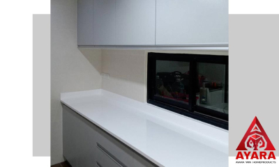 ชุดครัว Built-in โครงซีเมนต์บอร์ด หน้าบาน Melamine สีเทา ผิวส้ม