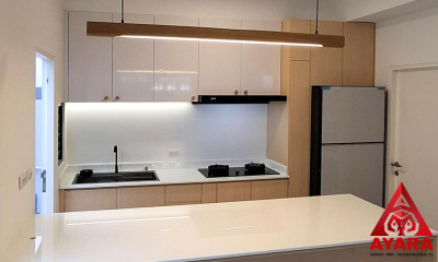 ชุดครัว Built-in โครงซีเมนต์บอร์ด หน้าบาน Melamine สี Maple + ขาวเงา