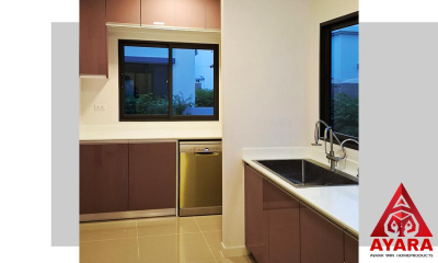 ชุดครัว Built-in โครงซีเมนต์บอร์ด หน้าบาน Hi Gloss สีม่วงอ่อนเงา