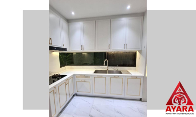 ชุดครัว Built-in โครงซีเมนต์บอร์ด หน้าบาน Laminate สีขาวเงา