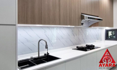 ชุดครัว Built-in โครงซีเมนต์บอร์ด หน้าบาน Melamine สี Nordic Maple + ขาว