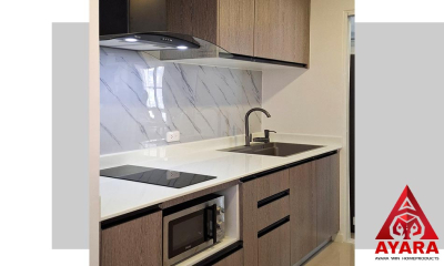 ชุดครัว Built-in โครงซีเมนต์บอร์ด หน้าบาน Melamine สี Textural Siamea ลายไม้