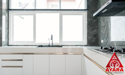 ชุดครัว Built-in โครงซีเมนต์บอร์ด หน้าบาน Melamine สีขาว ผิวส้ม