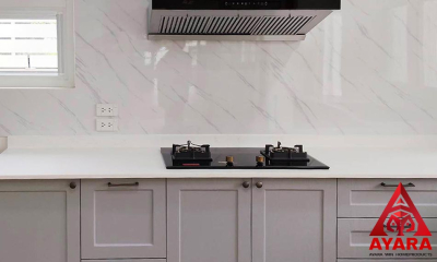 ชุดครัว Built-in โครงซีเมนต์บอร์ด หน้าบาน PVC สีเทาลายไม้ ยกขอบ