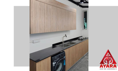 ชุดครัว Built-in โครงซีเมนต์บอร์ด หน้าบาน Laminate สีลายไม้แนวตั้ง 