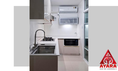 ชุดครัว Built-in โครงซีเมนต์บอร์ด หน้าบาน Hi Gloss สีครีมเงา