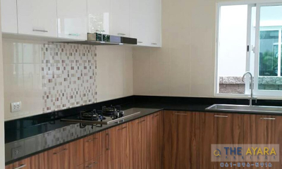 ชุดครัว Built-in Laminate ลายไม้ Oiled Walnut