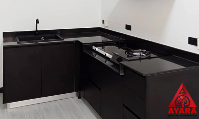 ชุดครัว Built-in โครงซีเมนต์บอร์ด หน้าบาน Melamine สีเทาเข้ม