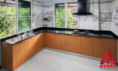 ชุดครัว Built-in โครงซีเมนต์บอร์ด หน้าบาน Melamine สีลายไม้