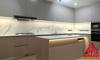 ชุดครัว Built-in โครงซีเมนต์บอร์ด หน้าบาน Melamine สีครีม