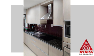 ชุดครัว Built-in โครงซีเมนต์บอร์ด หน้าบาน Melamine สีลายไม้แนวตั้ง