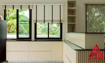 ชุดครัว Built-in โครงซีเมนต์บอร์ด หน้าบาน Melamine สี Ash ลายไม้