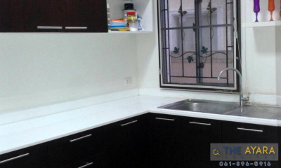 ชุดครัว Built-in โครงซีเมนต์บอร์ด หน้าบาน Laminate สี Oak