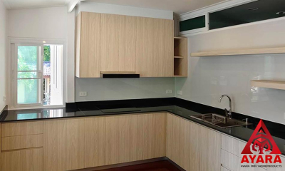 ชุดครัว Built-in โครงซีเมนต์บอร์ด หน้าบาน Melamine 5028-17 สีลายไม้