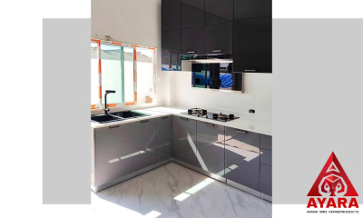 ชุดครัว Built-in โครงซีเมนต์บอร์ด หน้าบาน Hi Gloss สีเทา + ดำ