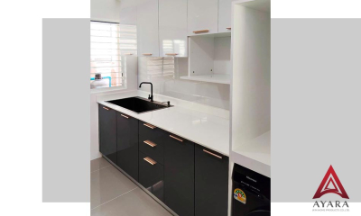 ชุดครัว Built-in โครงซีเมนต์บอร์ด หน้าบาน Laminate สีเทาเงา + ขาวเงา