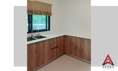 ชุดครัว Built-in โครงซีเมนต์บอร์ด หน้าบาน Melamine สีลายไม้
