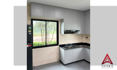 ชุดครัว Built-in โครงซีเมนต์บอร์ด หน้าบาน Laminate สีเทาอ่อน