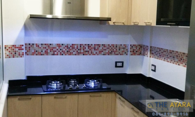 ชุดครัว Built-in โครงซีเมนต์บอร์ด หน้าบาน Laminate ลายไม้ Vicuna Graceful Oak