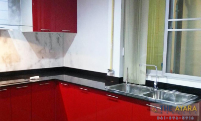 ชุดครัว Built-in โครงซีเมนต์บอร์ด หน้าบาน Hi Gloss สีแดง