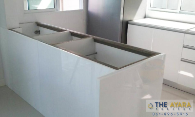 ชุดครัว Built-in โครงซีเมนต์บอร์ด หน้าบาน Hi Gloss สีขาวด้าน