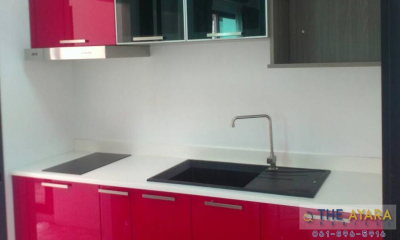 ชุดครัว Built-in โครงซีเมนต์บอร์ด หน้าบาน Hi Gloss สีแดง
