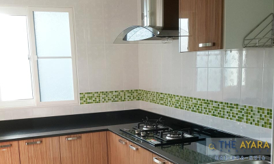 ชุดครัว Built-in โครงซีเมนต์บอร์ด หน้าบาน Acrylic ลายไม้